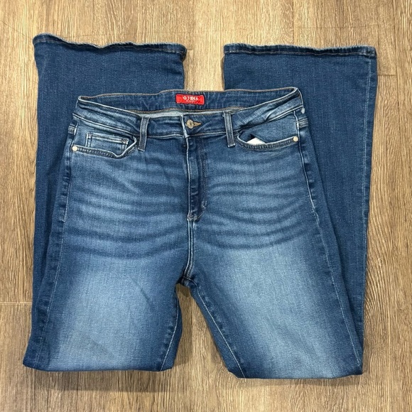 Guess - Picture 1 of 5